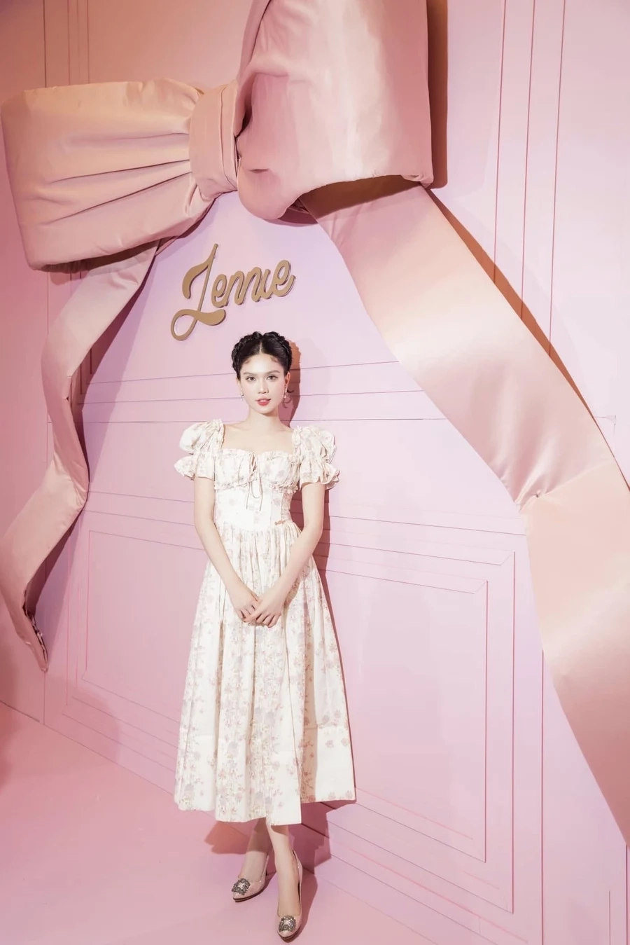 Ngọc Trinh sexy luôn khẳng định phong cách quyến rũ và đầy cuốn hút của mình.