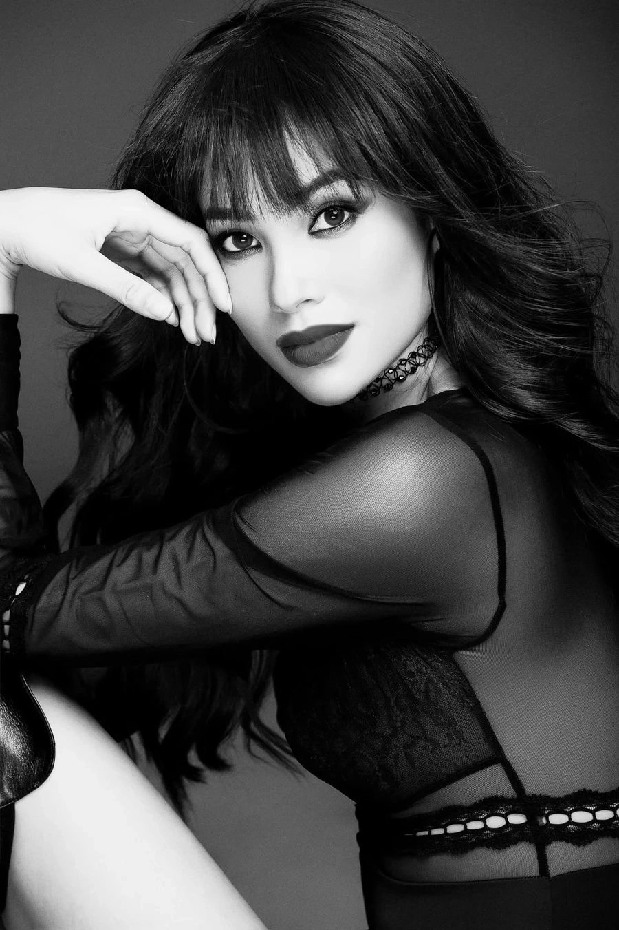 Hoa Hậu Phạm Hương luôn là một tượng đài trong lòng người yêu mến.