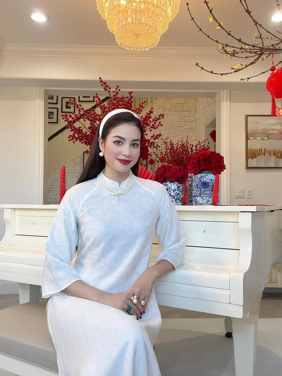 Phạm Hương Next Top Model là chương trình giúp cô thể hiện tài năng đa dạng.