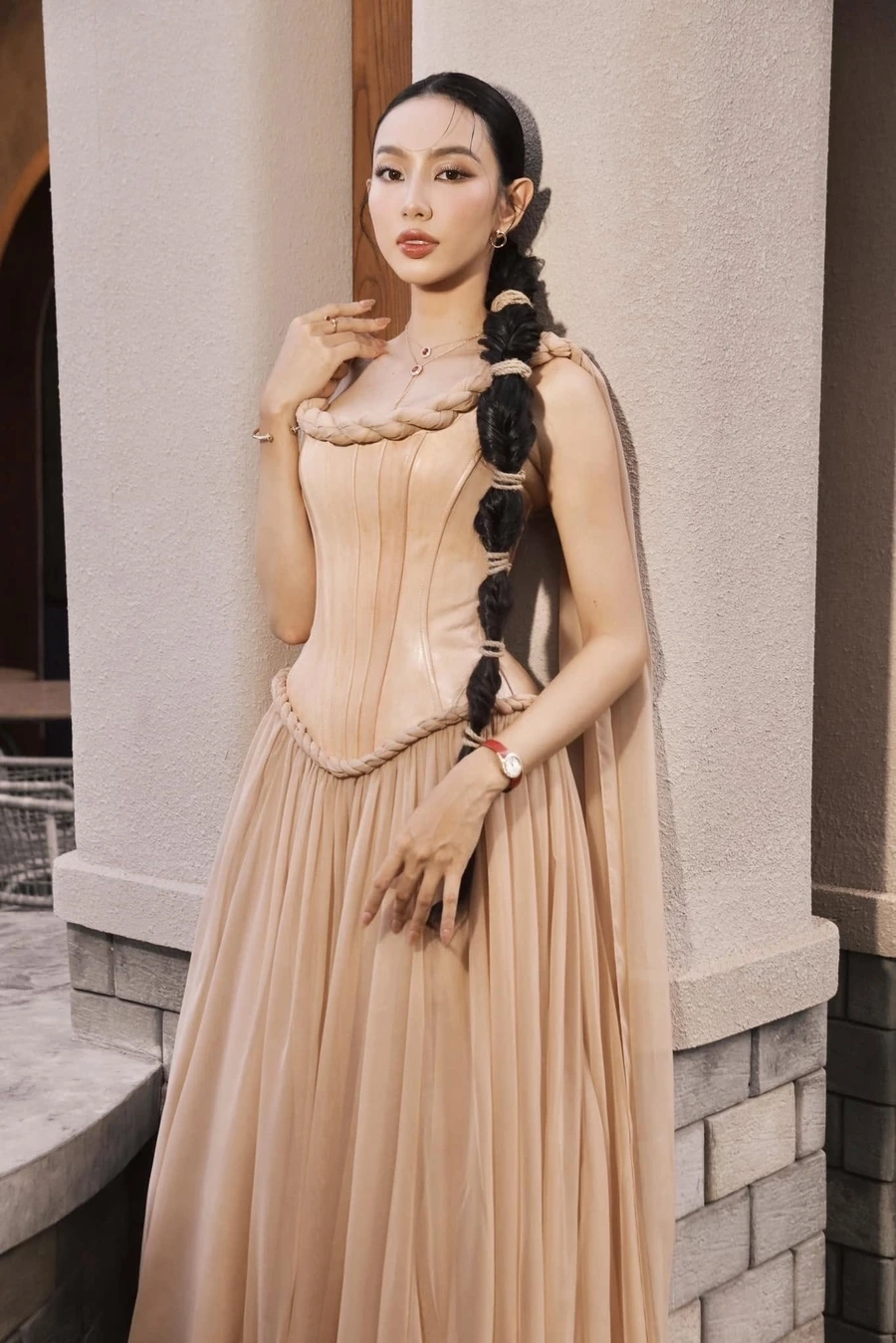 Nguyễn Phúc Thủy Tiên đăng quang Hoa hậu Hòa bình Quốc tế 2021, làm ngỡ ngàng cộng đồng quốc tế.