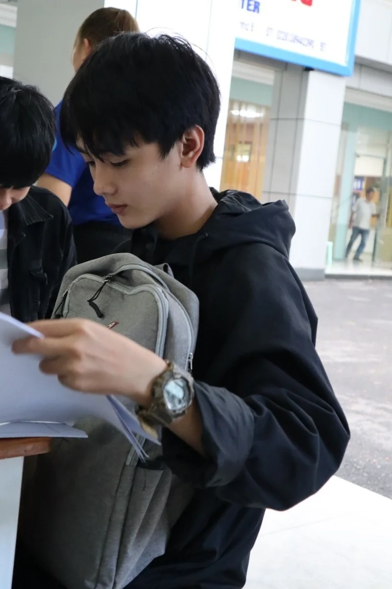 Ảnh đại diện đẹp cho nam buồn, đầy cảm xúc và suy tư