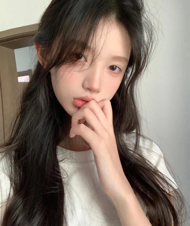 Avatar nữ đẹp, thể hiện vẻ đẹp tựa như hoa trong vườn