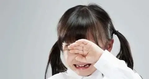 Bạn đã từng cảm thấy như cry meme cat mỗi khi lương chưa về chưa