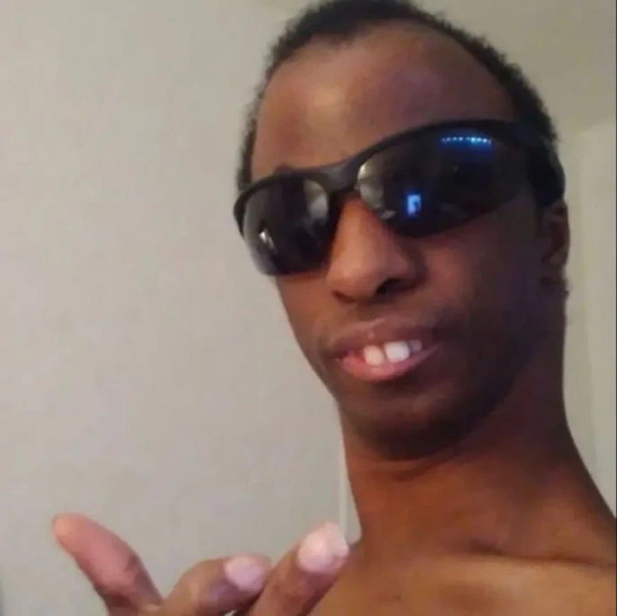 Meme 5 anh da đen và 1 cô gái nổi tiếng với sự đối lập hài hước