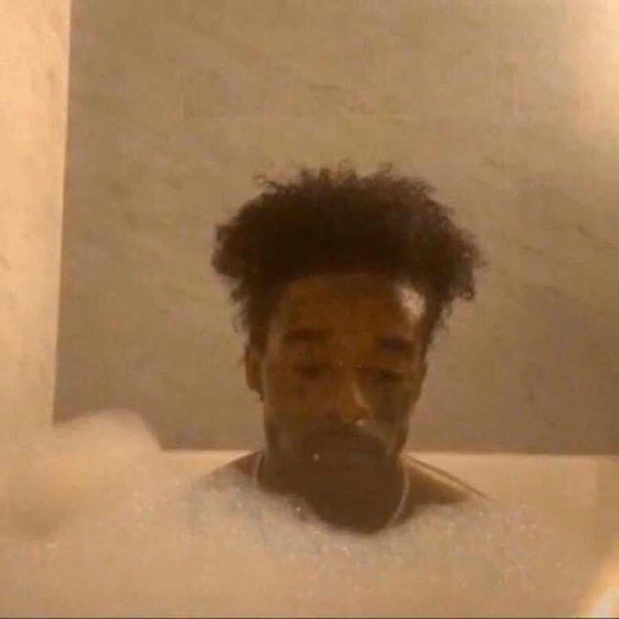 Nét mặt sững sờ của meme anh da đen ôm đầu hoảng hốt thật khó quên