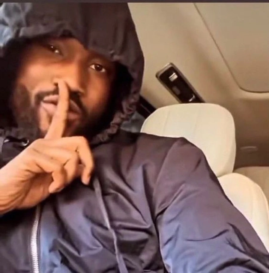 Khoảnh khắc meme anh da đen gãi đầu thể hiện sự bối rối cực hài