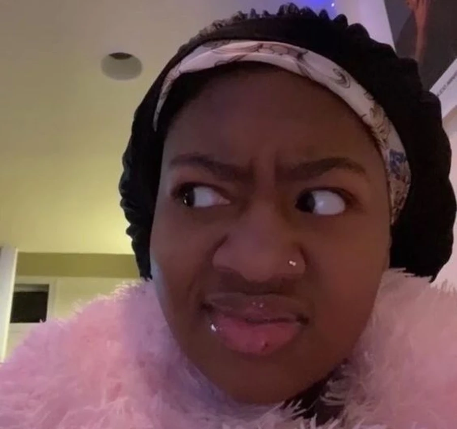 Biểu cảm kinh ngạc của meme anh da đen ôm đầu bất ngờ khiến ai cũng bật cười