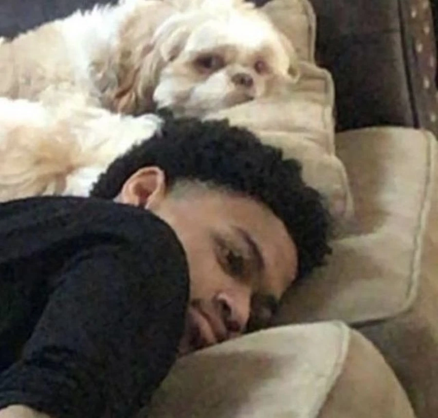 Hình ảnh meme cô gái da đen với biểu cảm đa dạng gây sốt cộng đồng mạng