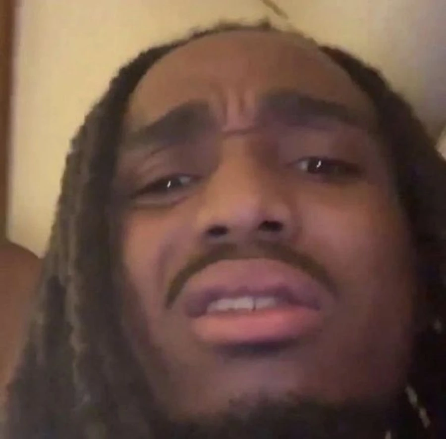 Khoảnh khắc meme anh da đen cúi đầu thể hiện sự thất vọng hài hước