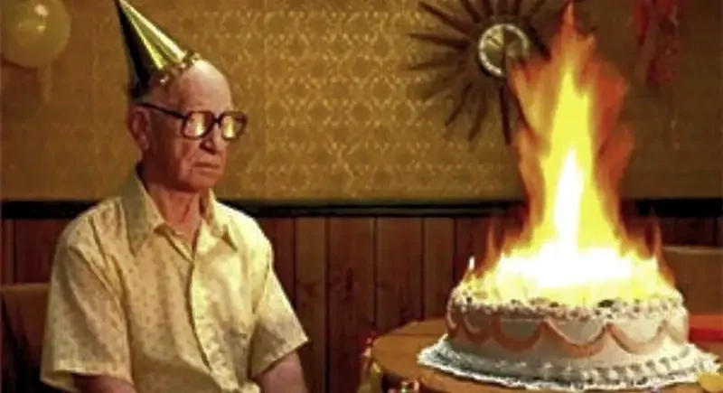 Thêm tiếng cười với happy birthday cat meme siêu hài