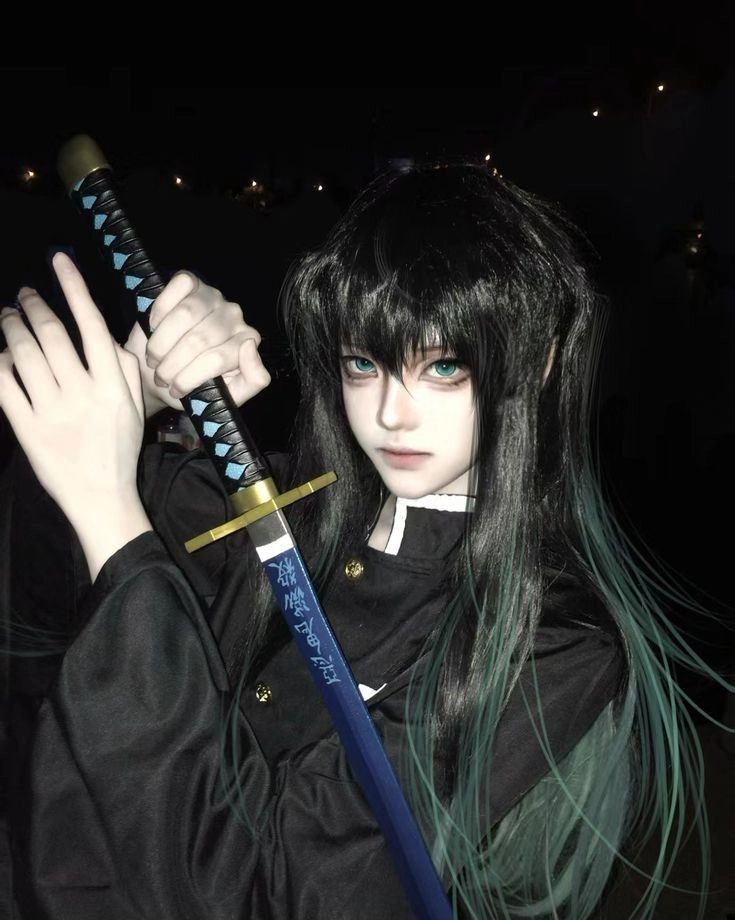 Muichirou cosplay tái hiện thần thái lạnh lùng