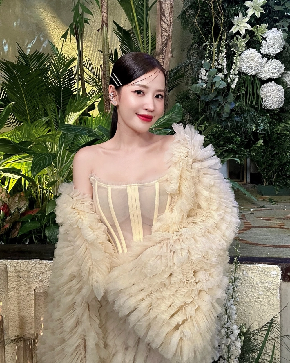 Ảnh gái xinh cổ trang duyên dáng cuốn hút