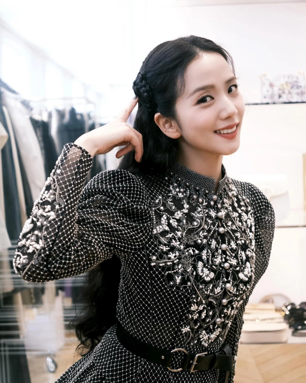 Gái đẹp live stream tạo điểm nhấn trên mạng