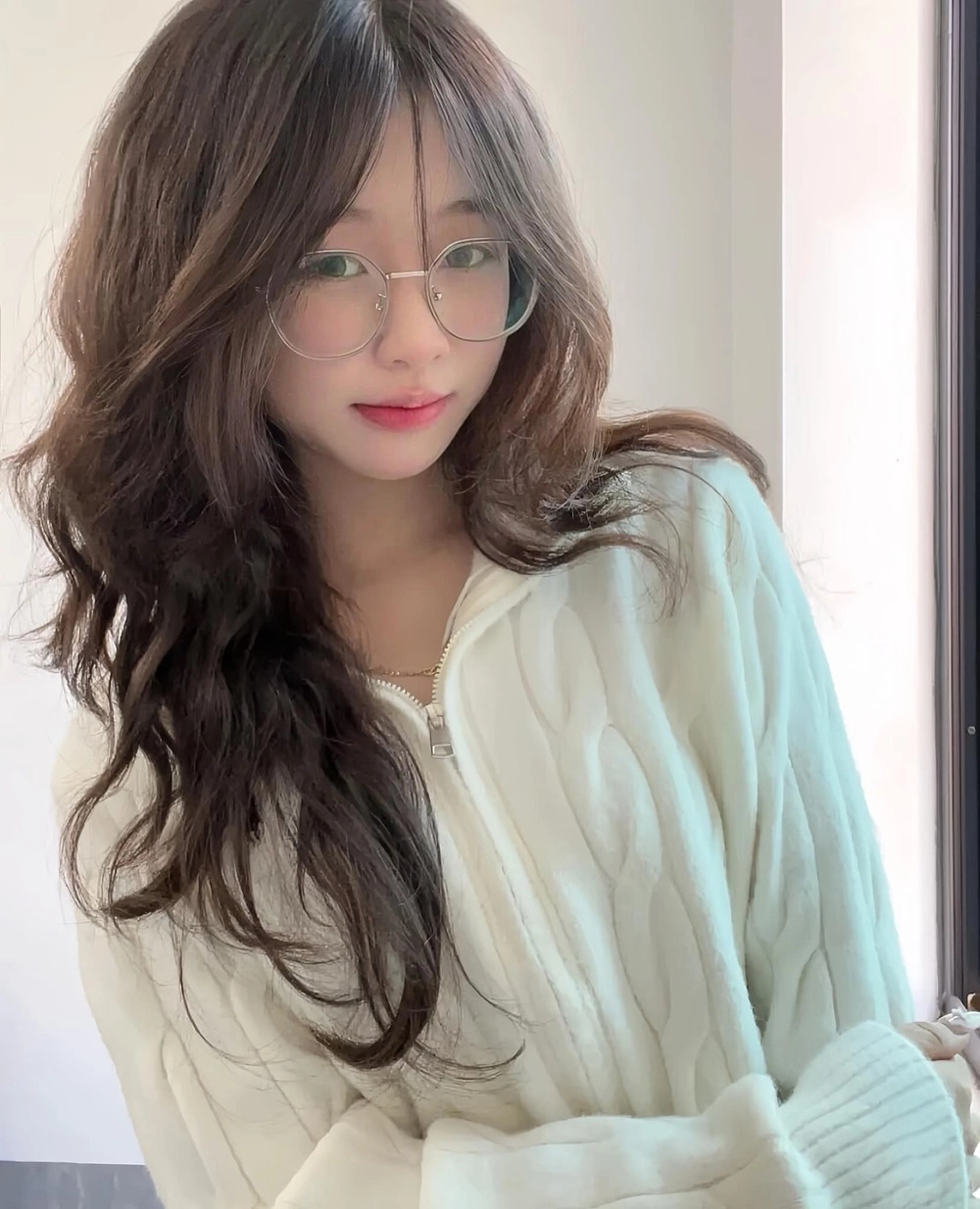 Ảnh gái xinh tóc dài đẹp che mặt cuốn hút