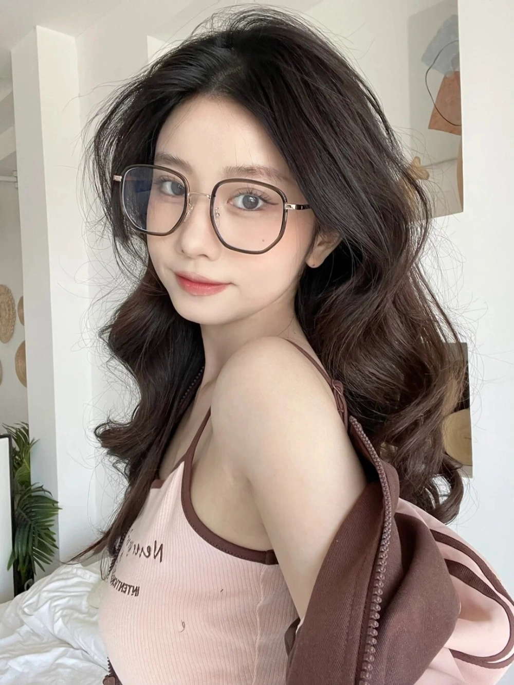 Ảnh gái xinh đeo kính cute nhẹ nhàng dễ thương