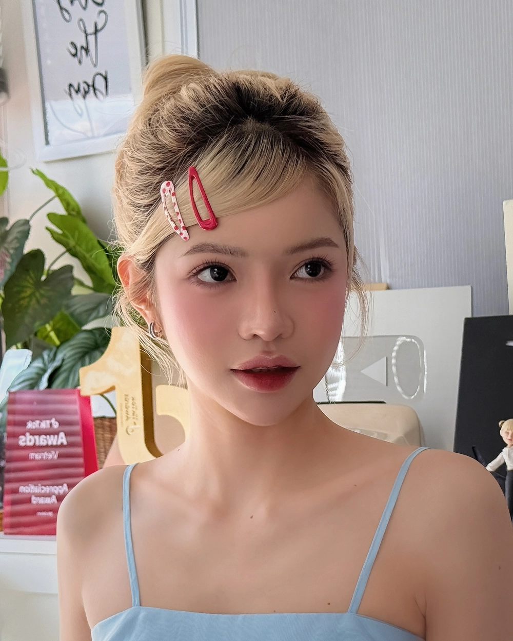 Gái đẹp tóc ngắn cá tính trẻ trung nổi bật