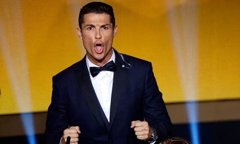 Meme ronaldo camera nhìn thẳng ống kính hài