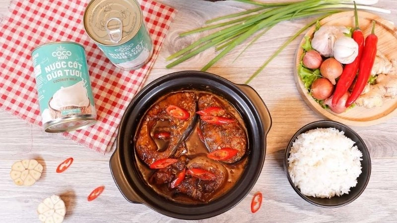 Cá hồi kho tộ với nước cốt dừa béo ngậy