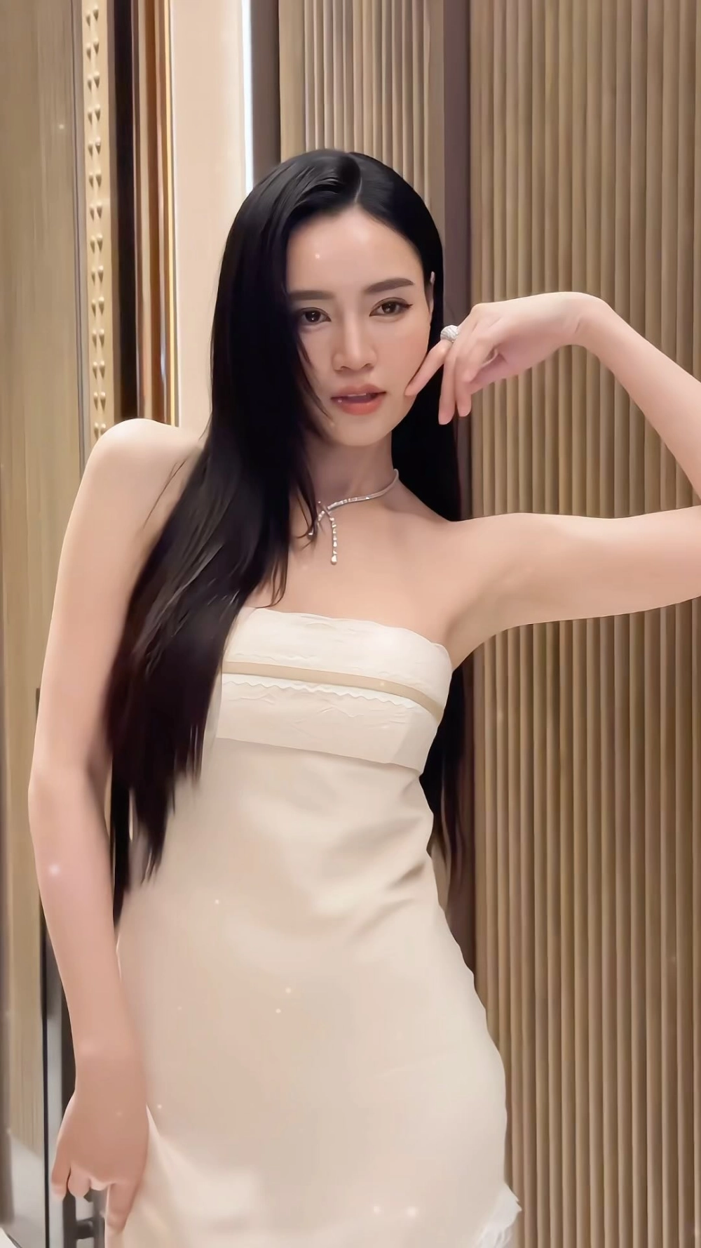 Gái già lắm chiêu 1 giúp Lan Ngọc tỏa sáng