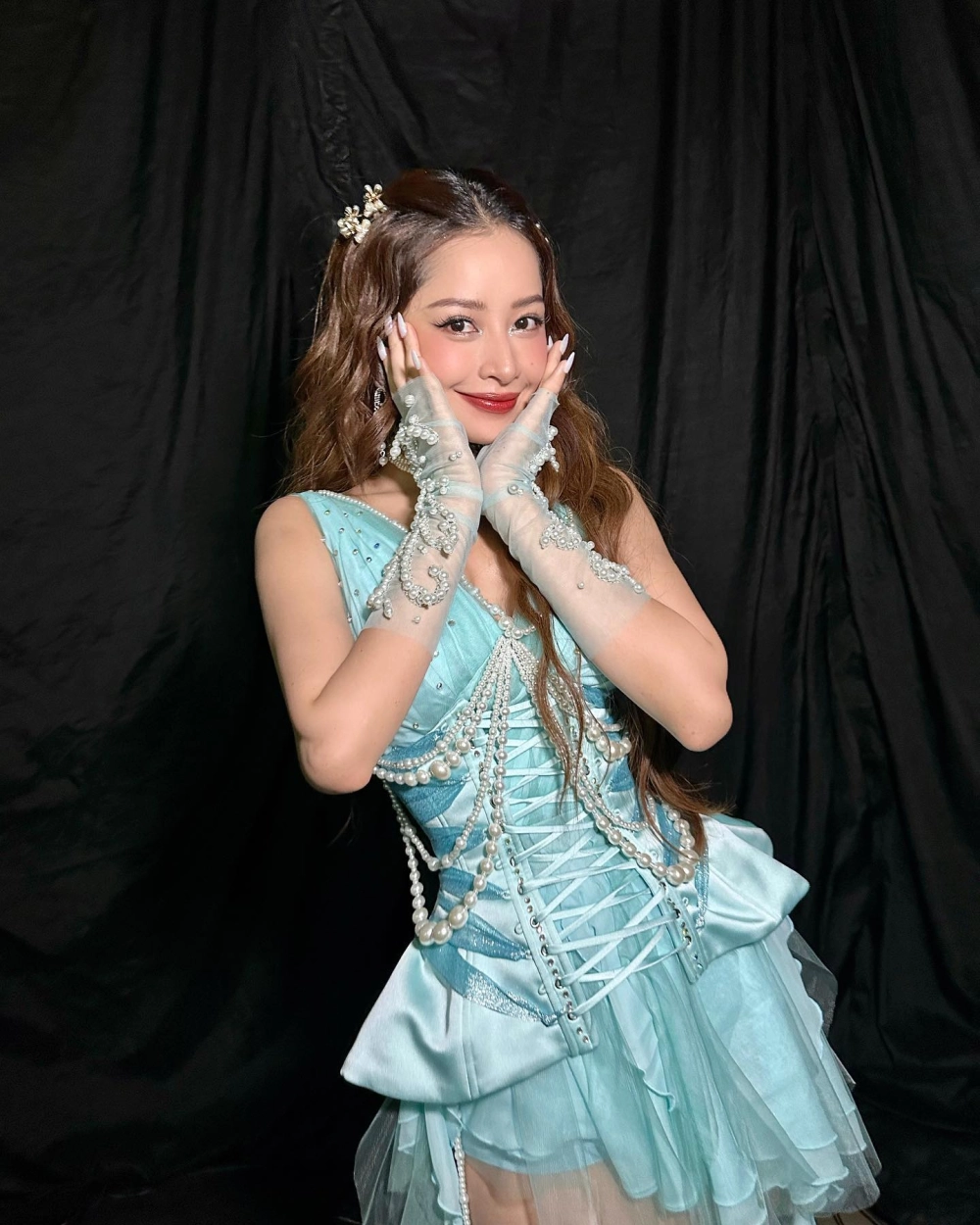 Hình nền gái xinh 4k dễ thương cuốn hút.