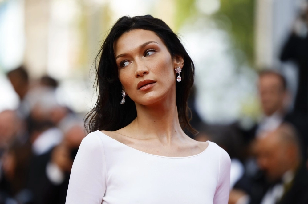 Bella Hadid biểu tượng thời trang và sức ảnh hưởng toàn cầu