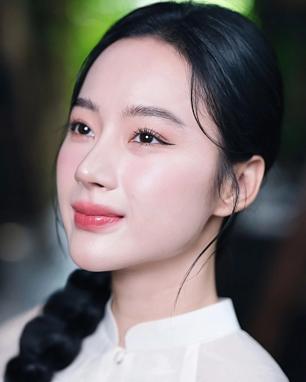 Gái đẹp Việt Nam dịu dàng cuốn hút.