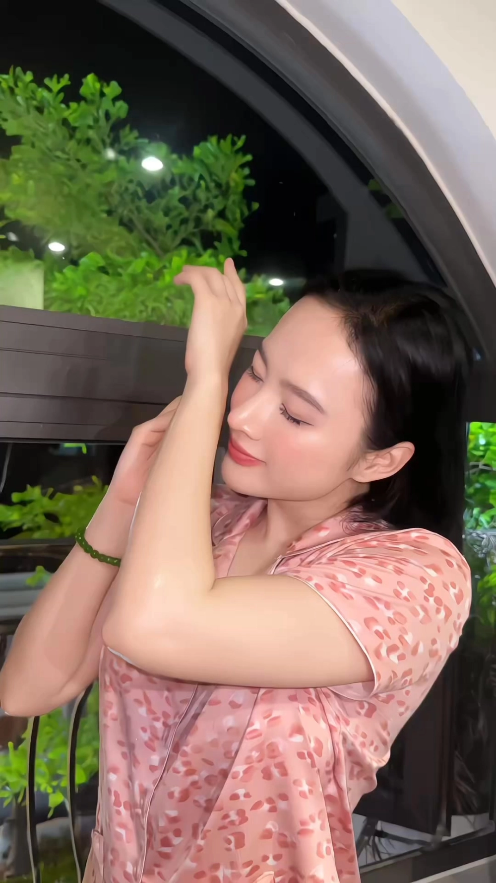 Cô gái đẹp nhất thế giới nổi bật quyến rũ.