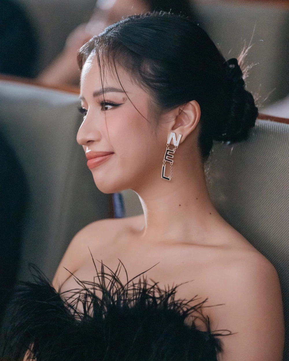 Gái xinh châu Á dịu dàng.