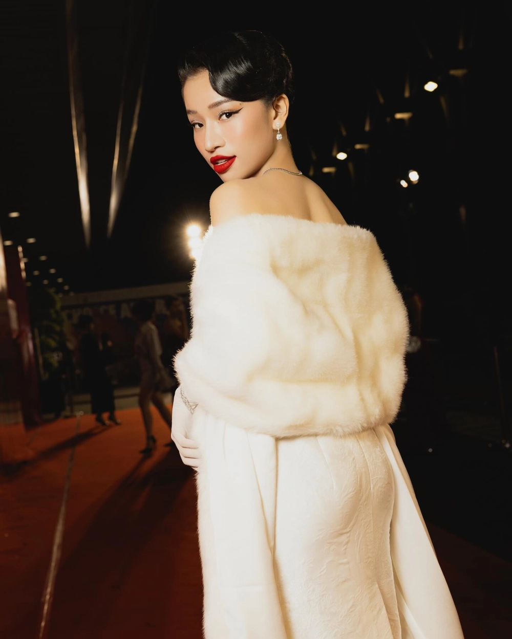 Cô gái xinh đẹp Trung Quốc nổi bật.