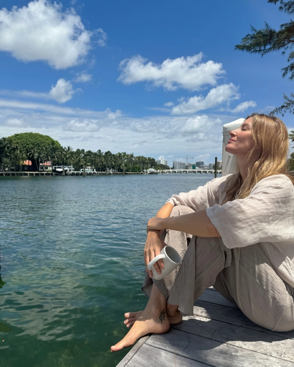 Gisele Bündchen young gây ấn tượng với vẻ đẹp tự nhiên.