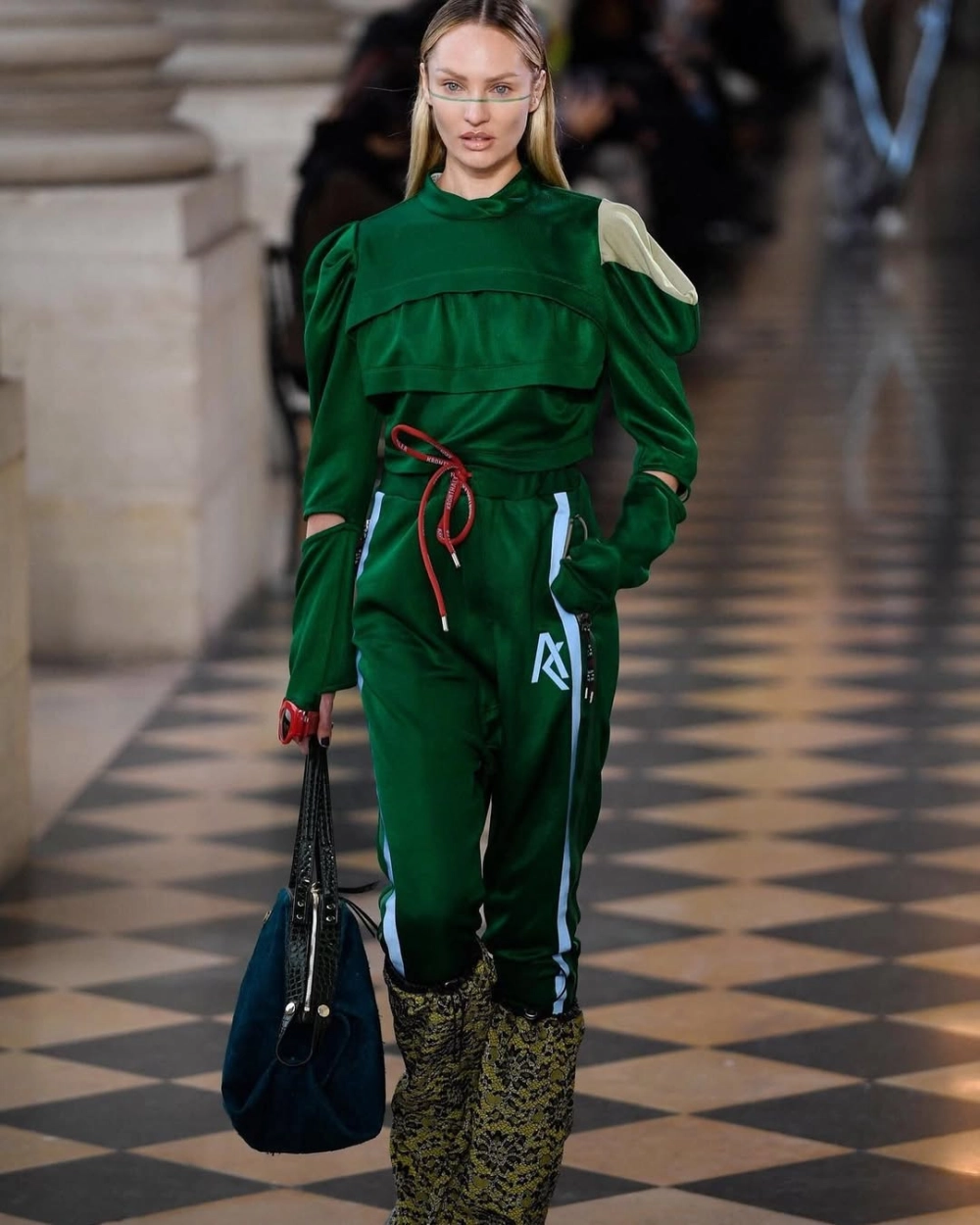 Nhìn lại những khoảnh khắc rạng rỡ nhất của thiên thần candice swanepoel victoria's secret.