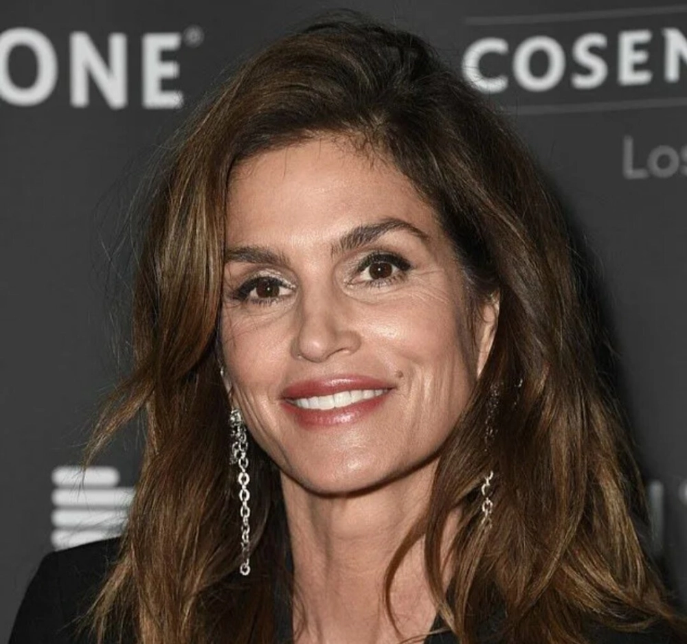 Phong cách nội thất sang trọng và tinh tế hiện rõ qua bộ sưu tập Cindy Crawford couch.