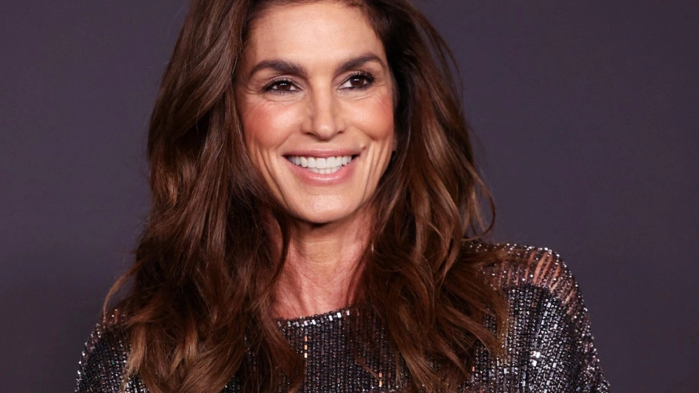 Nhìn lại những thước phim thời Cindy Crawford younger thống trị các sàn diễn thời trang quốc tế.