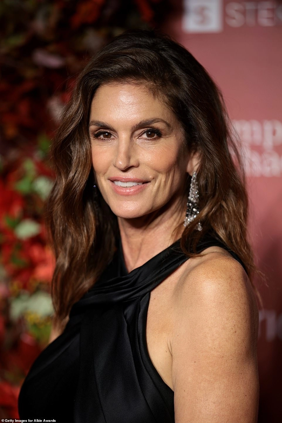 Bí quyết duy trì vóc dáng và sức khỏe bất chấp Cindy Crawford age đã bước sang tuổi trung niên.