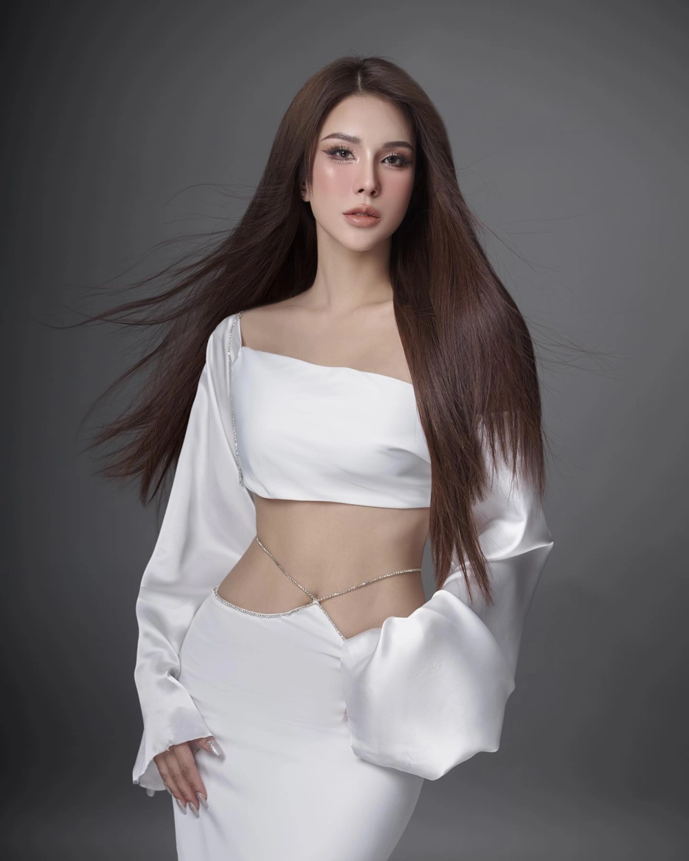 Bắt trọn mọi góc nhìn gợi cảm trong bộ ảnh hot girl body đẹp thời thượng.