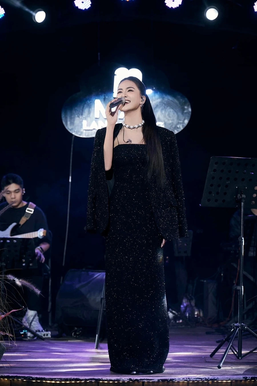 Sự kết hợp hoàn hảo giữa nhan sắc và nghệ thuật trong các mẫu hot girl ảnh đẹp.