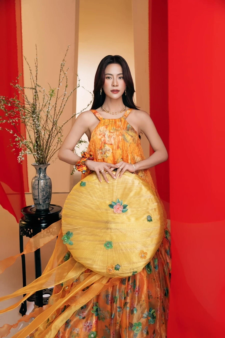 Vẻ đẹp hiện đại và đầy cá tính của thế hệ gái hot 2k năng động.