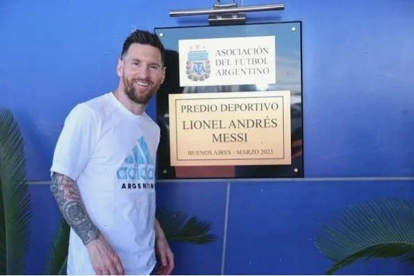 Ảnh Messi cười meme đáng yêu