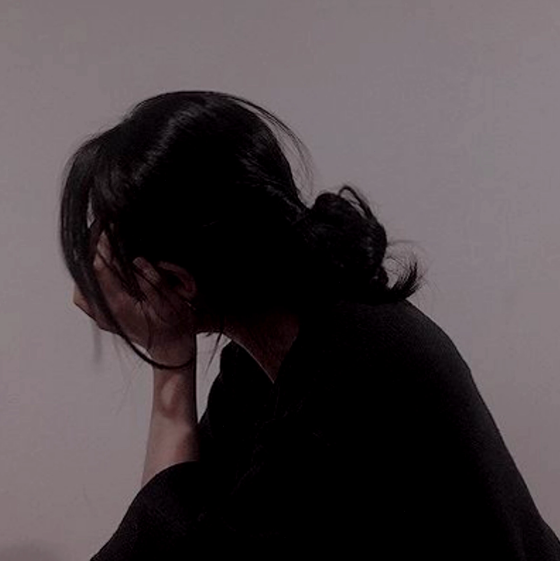 Avatar nữ che mặt cực ngầu, với ánh mắt nhìn xa xăm