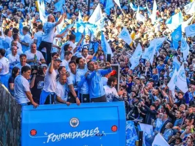 99+ ảnh cổ động viên Man City nhiệt huyết cổ vũ 