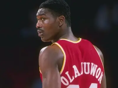 99+ ảnh Hakeem Olajuwon, biểu tượng của bóng rổ Nigeria