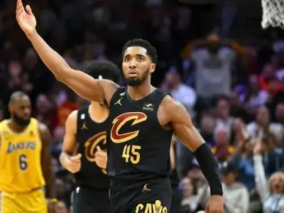 99+ ảnh Donovan Mitchell, siêu sao bóng rổ với biệt danh "Người Nhện"