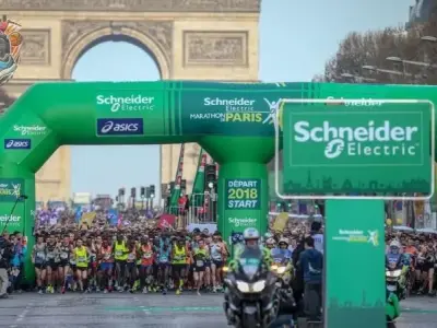 Những hình ảnh đáng kinh ngạc từ đường đua Paris Marathon