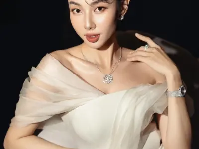 Nguyễn Thúc Thùy Tiên rạng rỡ trong bộ ảnh mới đầy thần thái
